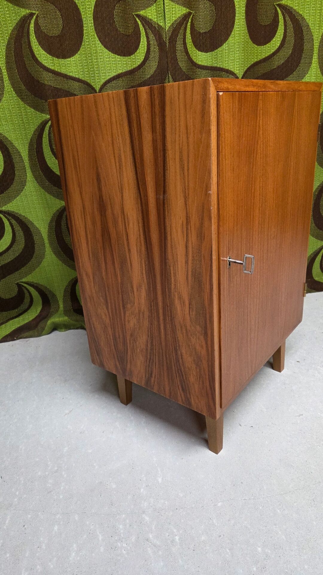 Petit meuble vintage 1970 Med-Century