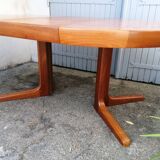 Danish teak dining table from the 1971s with extension cord