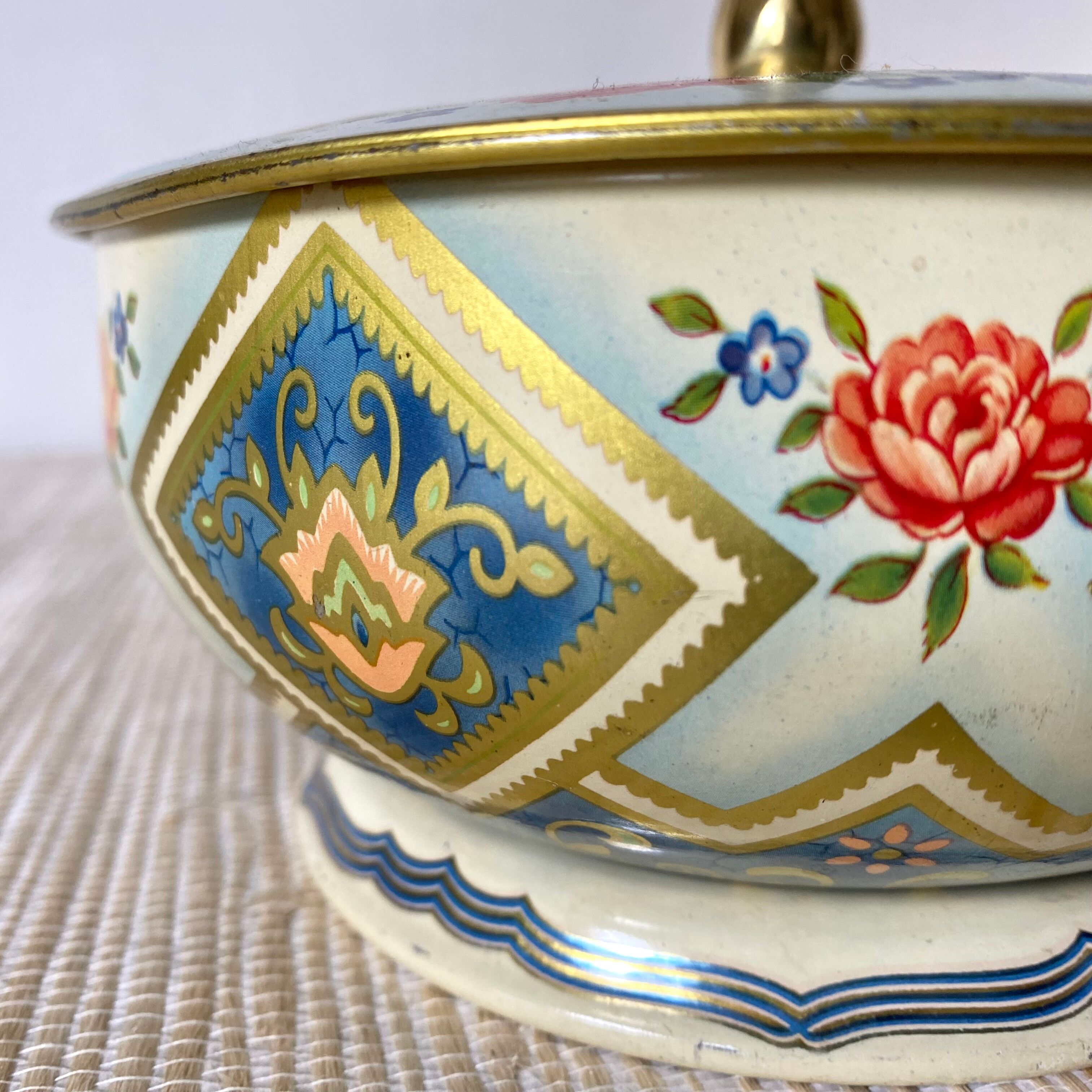 Candy box, metal biscuits 50- 60s