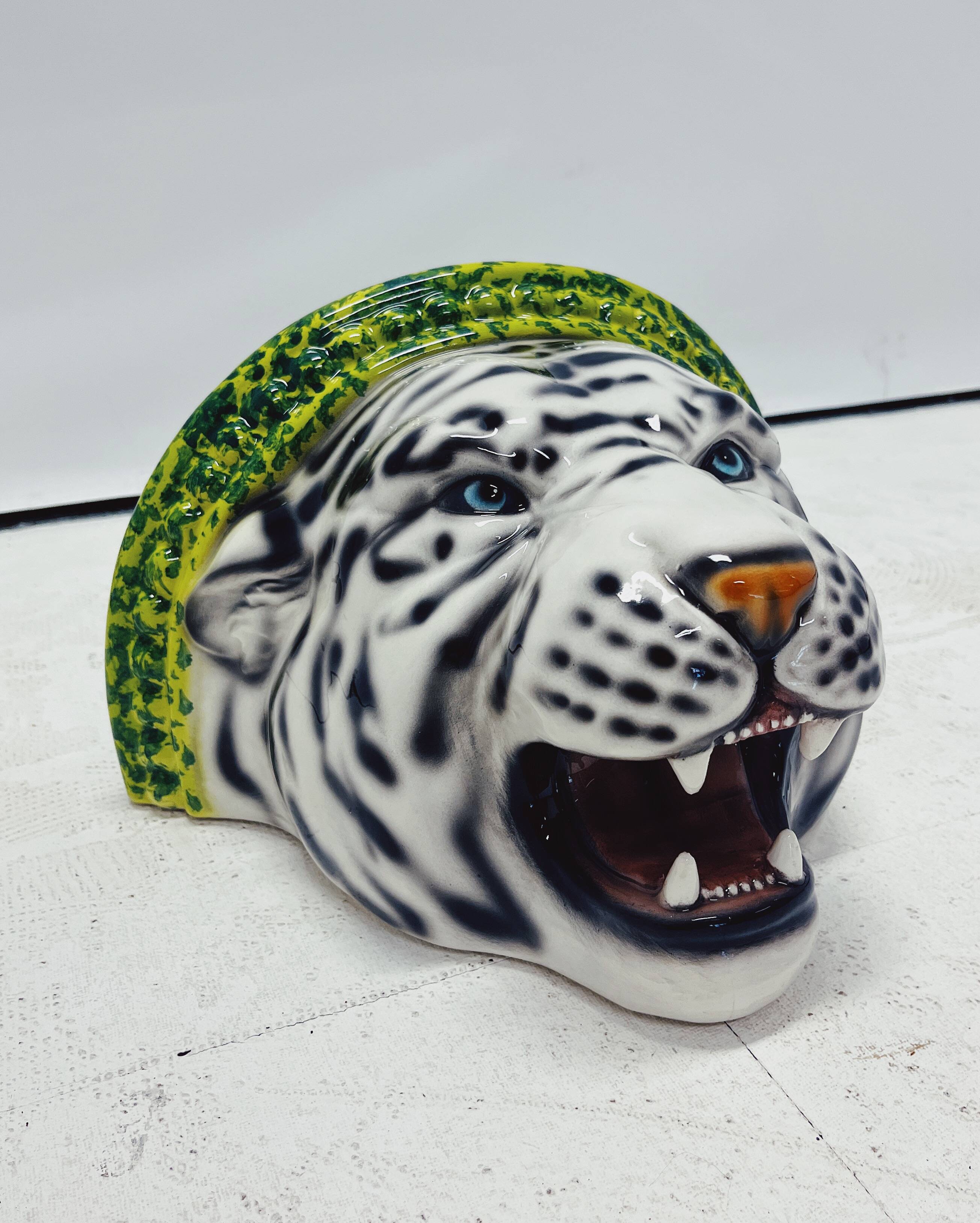 Wall Shelve Ceramic White Tiger