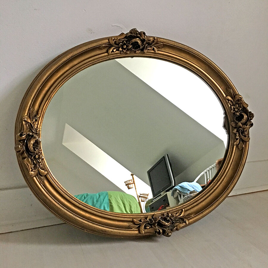 Medallion mirror 59x47cm