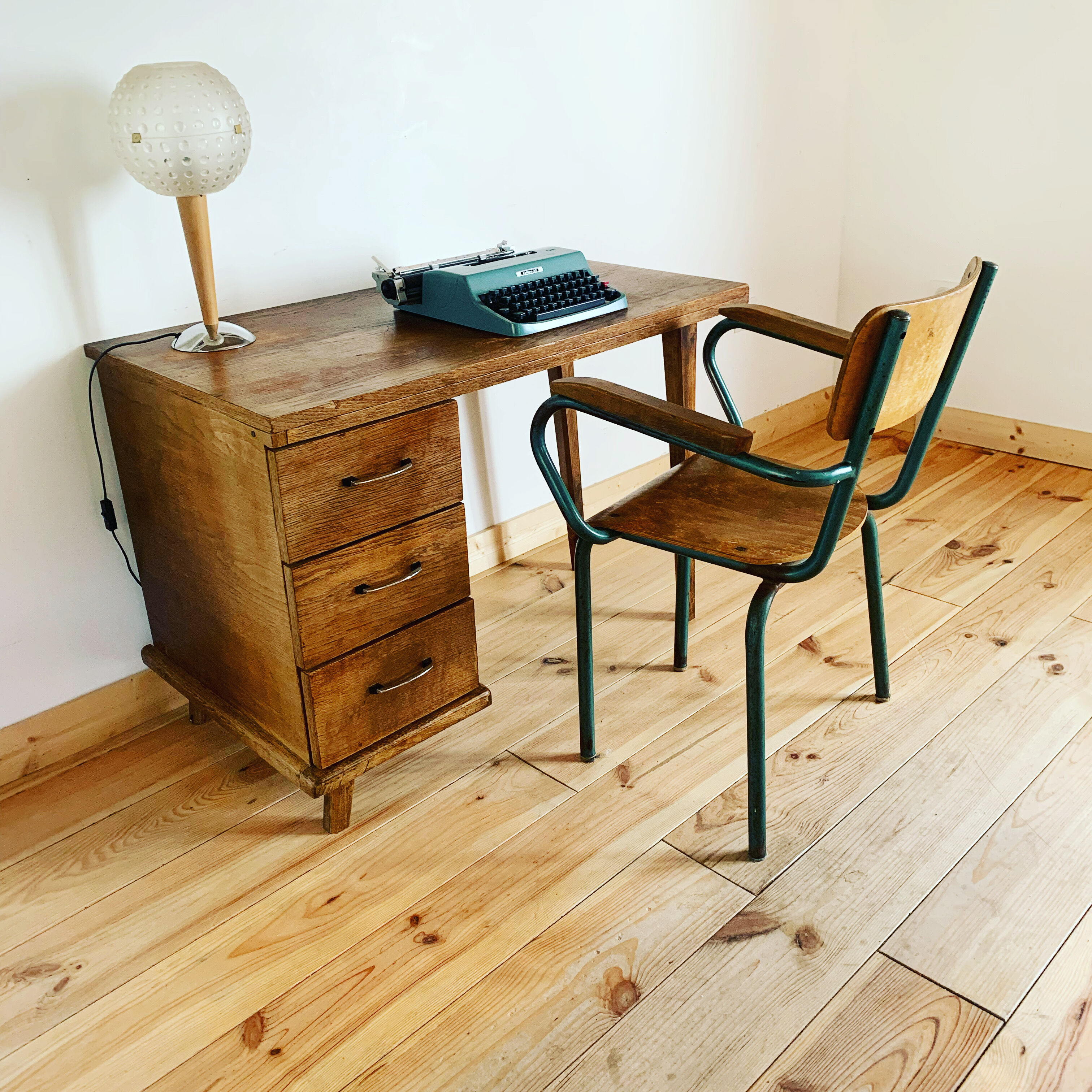 Asymmetrical vintage desk