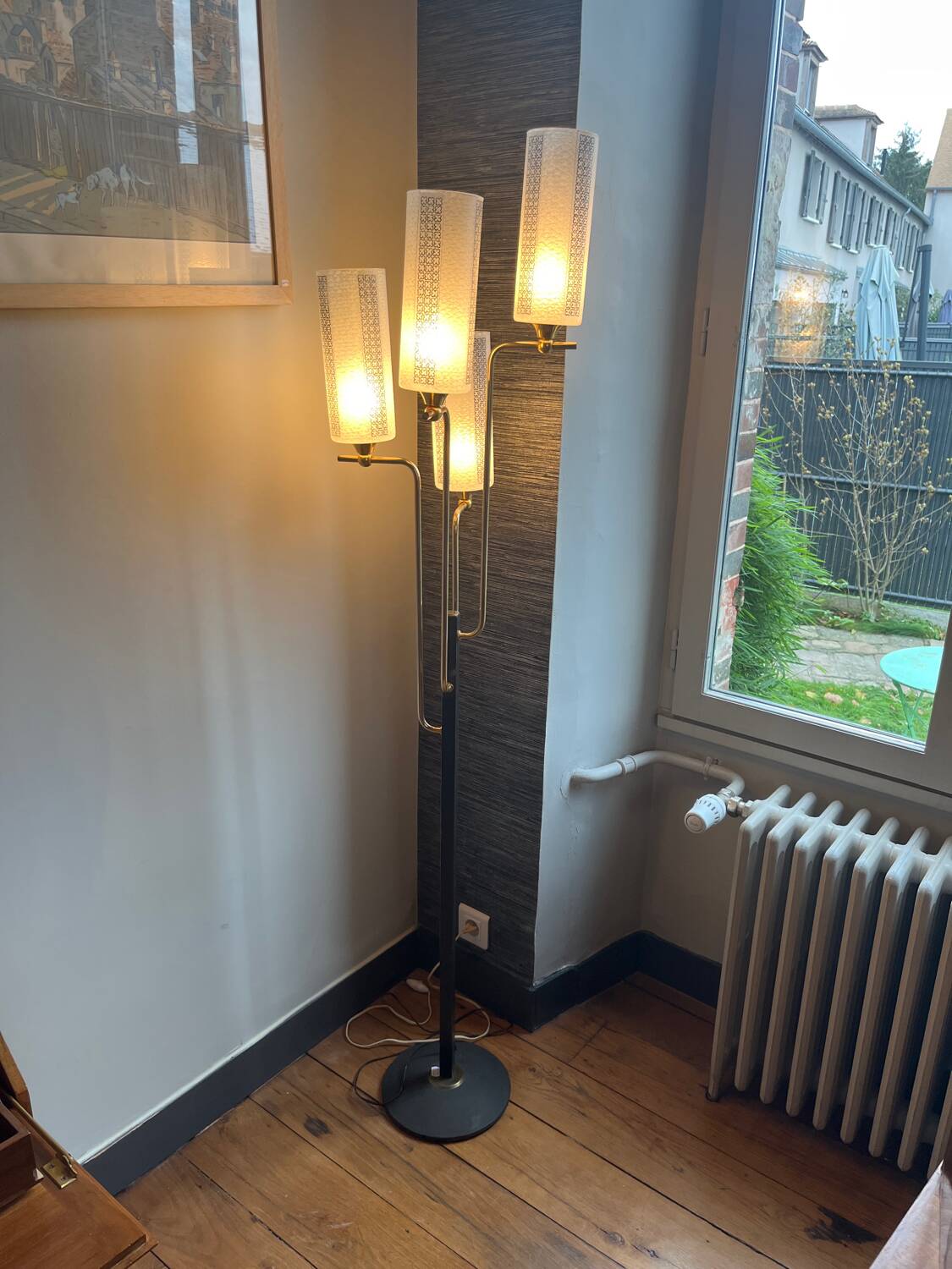 Lampadaire en métal noir et doré 1960