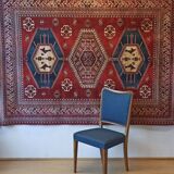 Wall rug with oriental patterns.