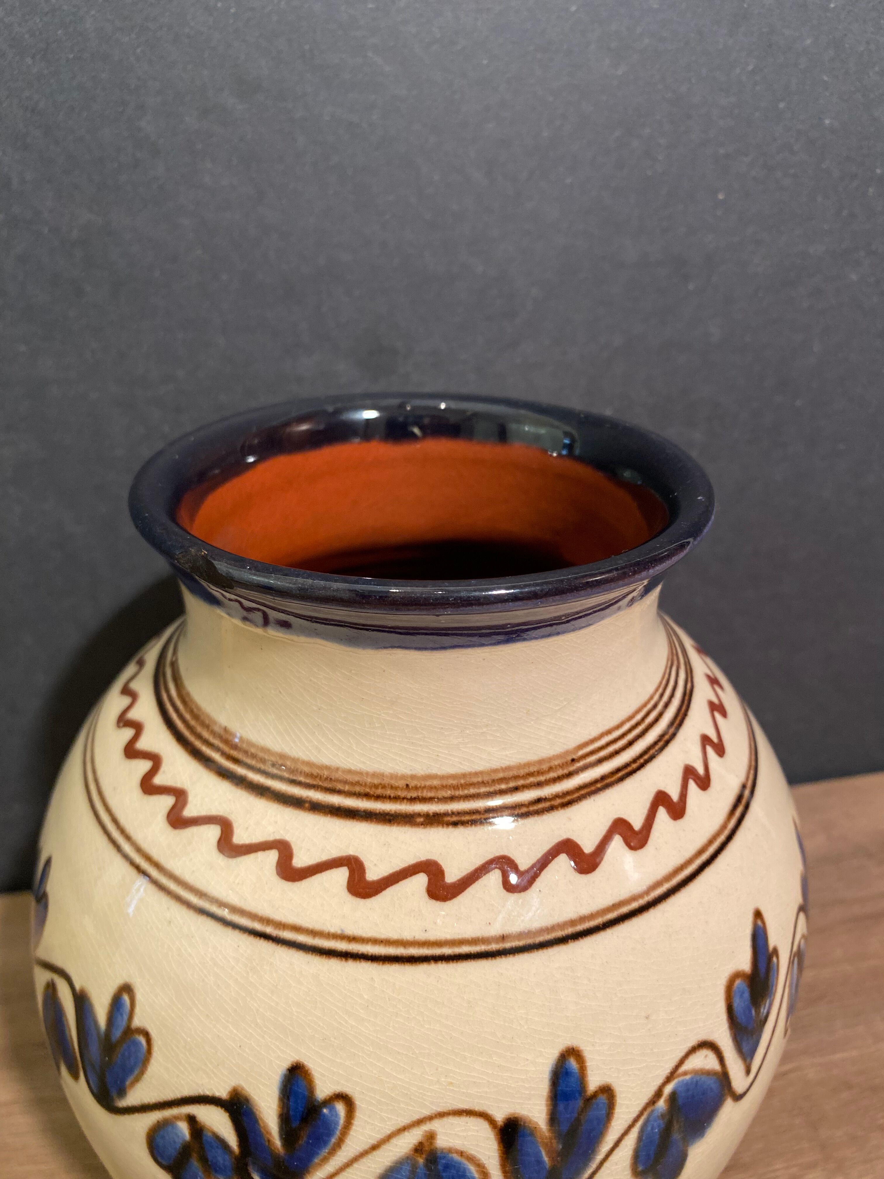 Glazed terracotta vase decorated with vegetable frieze of Savoy type