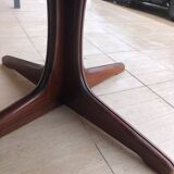 Baumann extendable round table