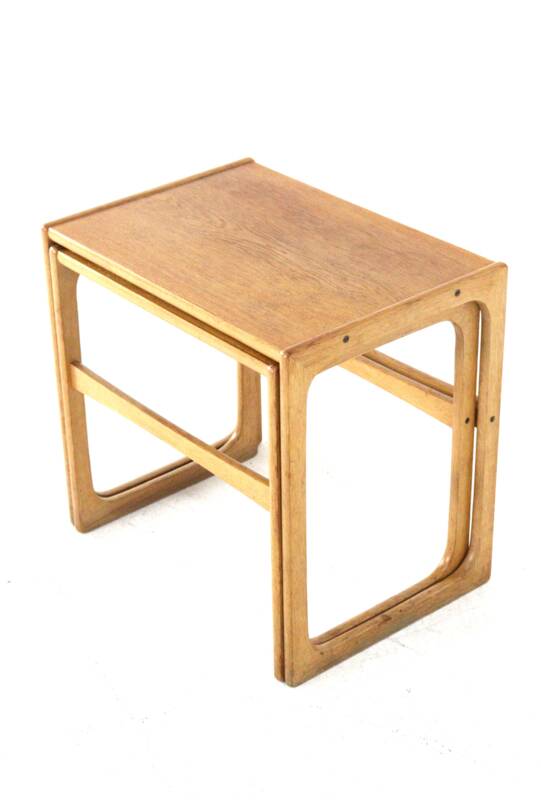 Ensemble de 2 tables gigognes en chêne - design danois - moderne du milieu du siècle