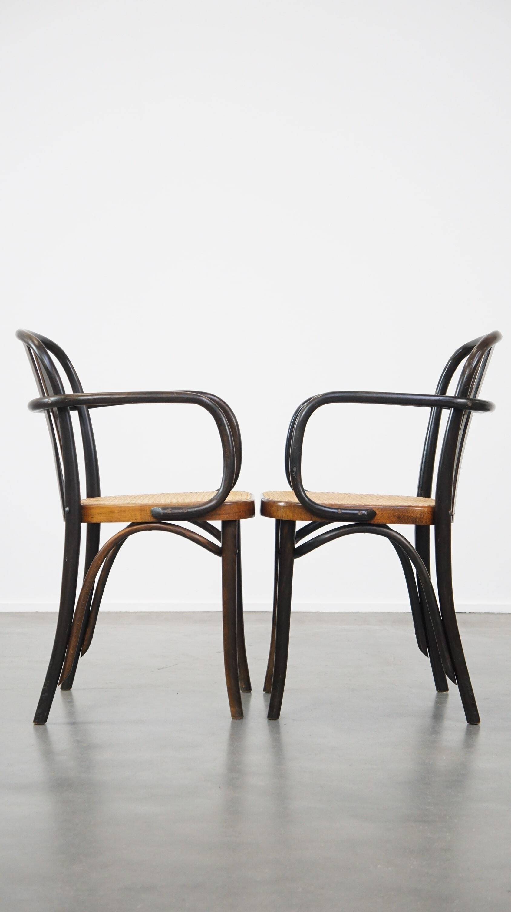 Set of 2 vintage wooden design dining/bistro chairs with woven seats