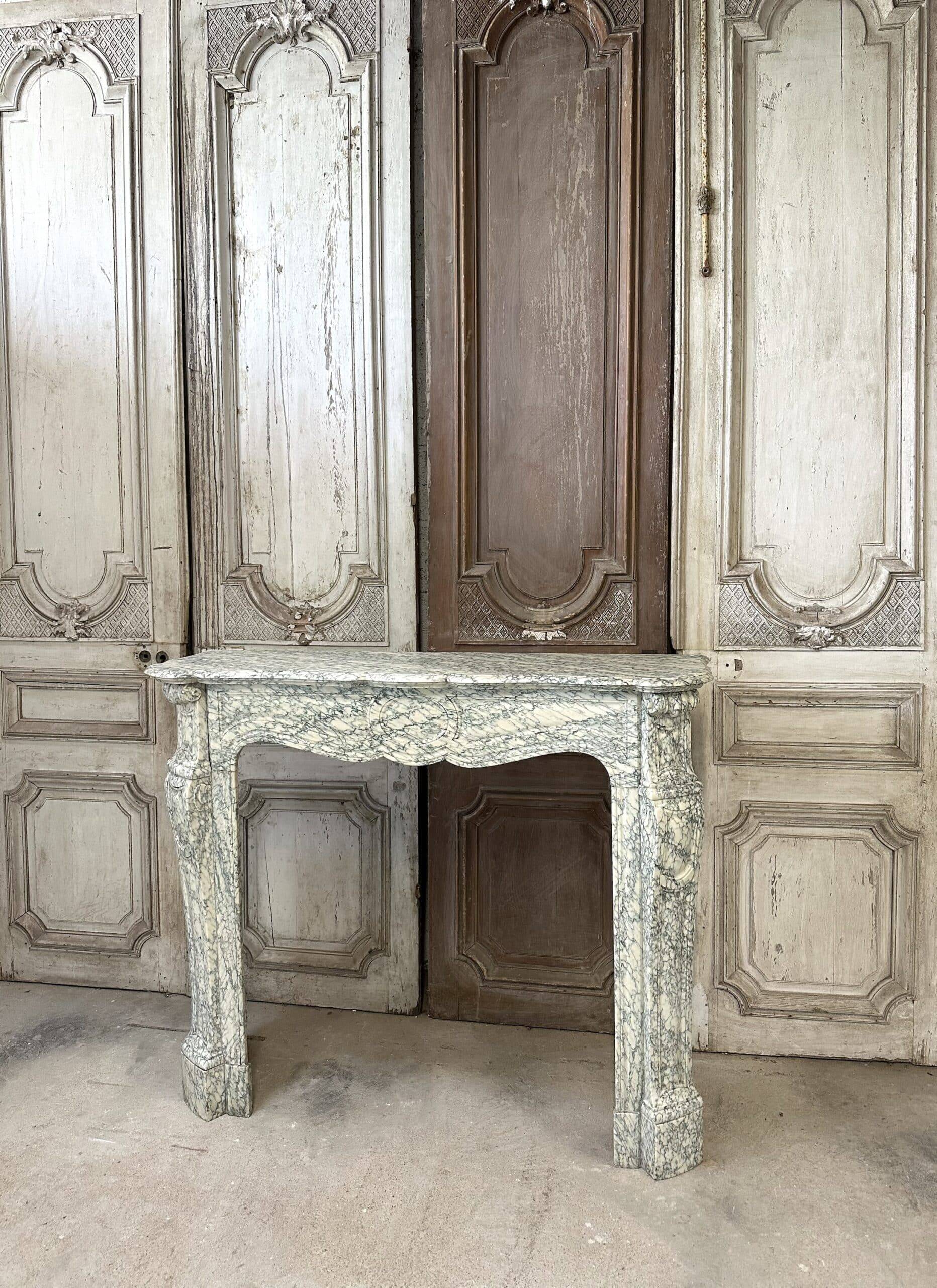 Cheminée en marbre vert style Louis XV