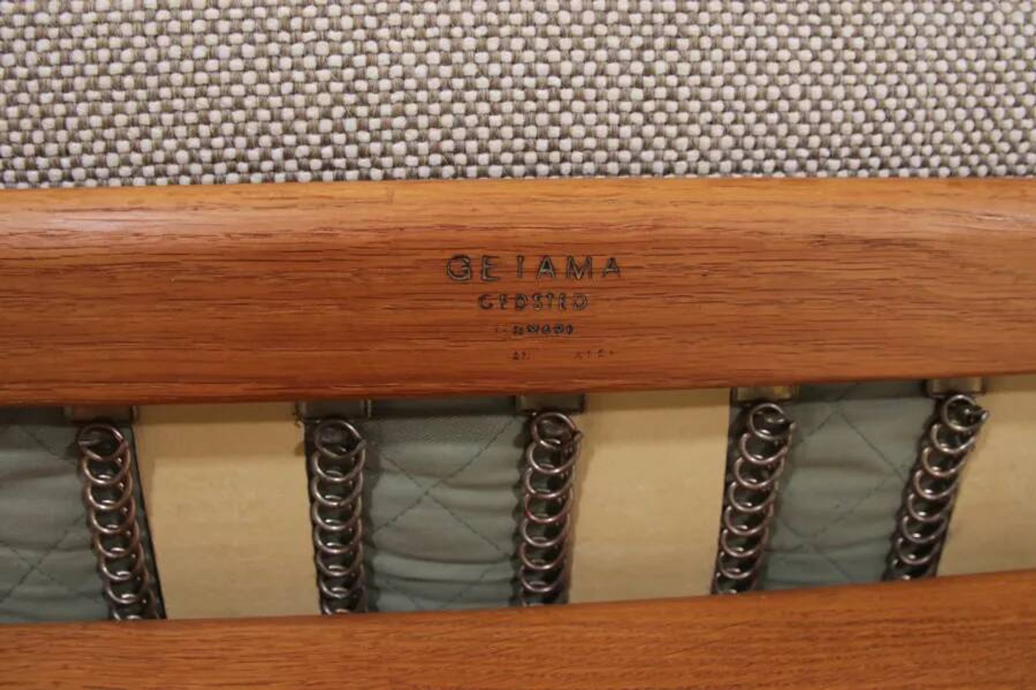 Oak Danish design sofa by Hans Wegner model GE290 for Getama