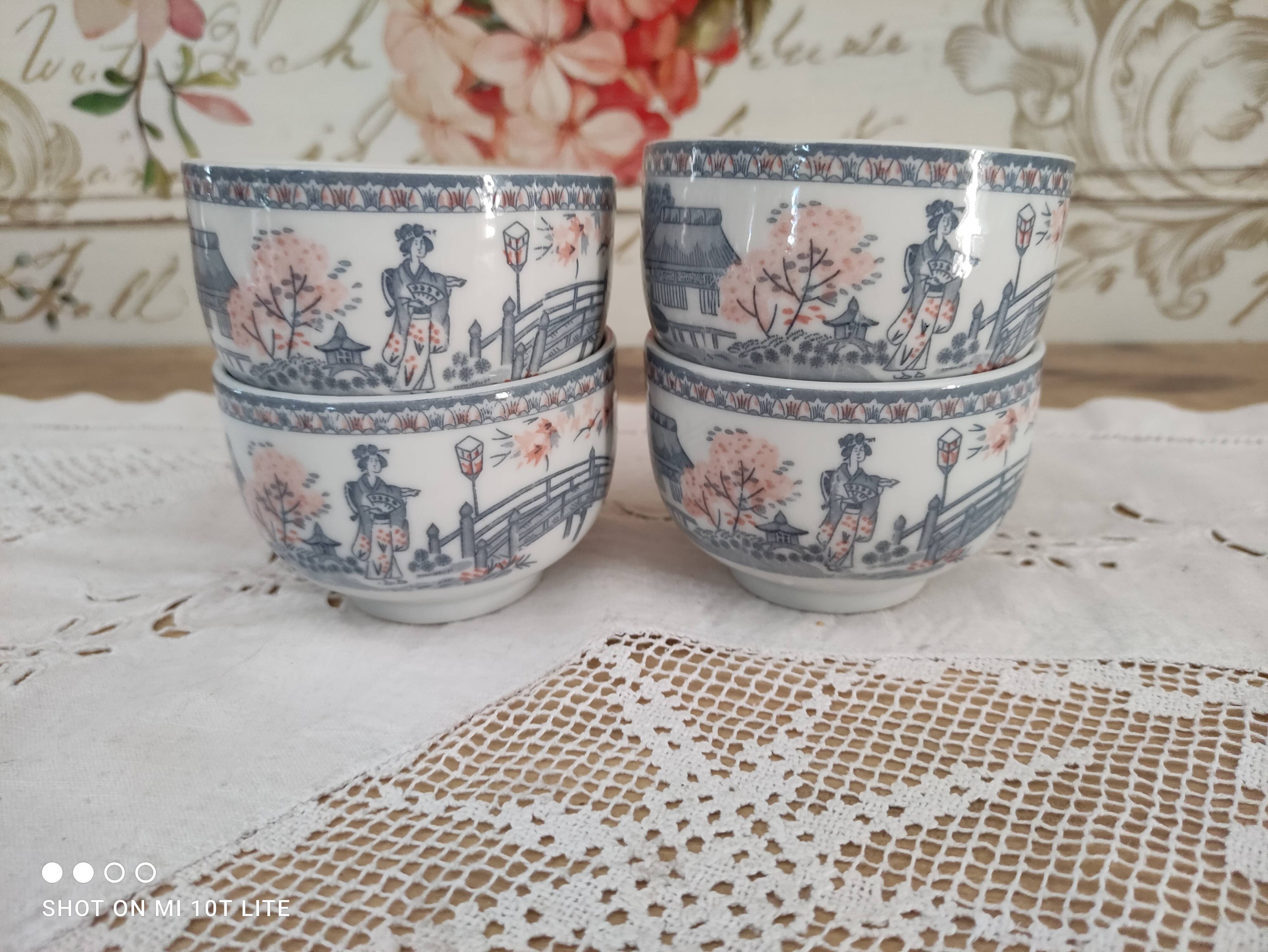 Set of 4 Japanese tea cups without handle pale blue and pink décor