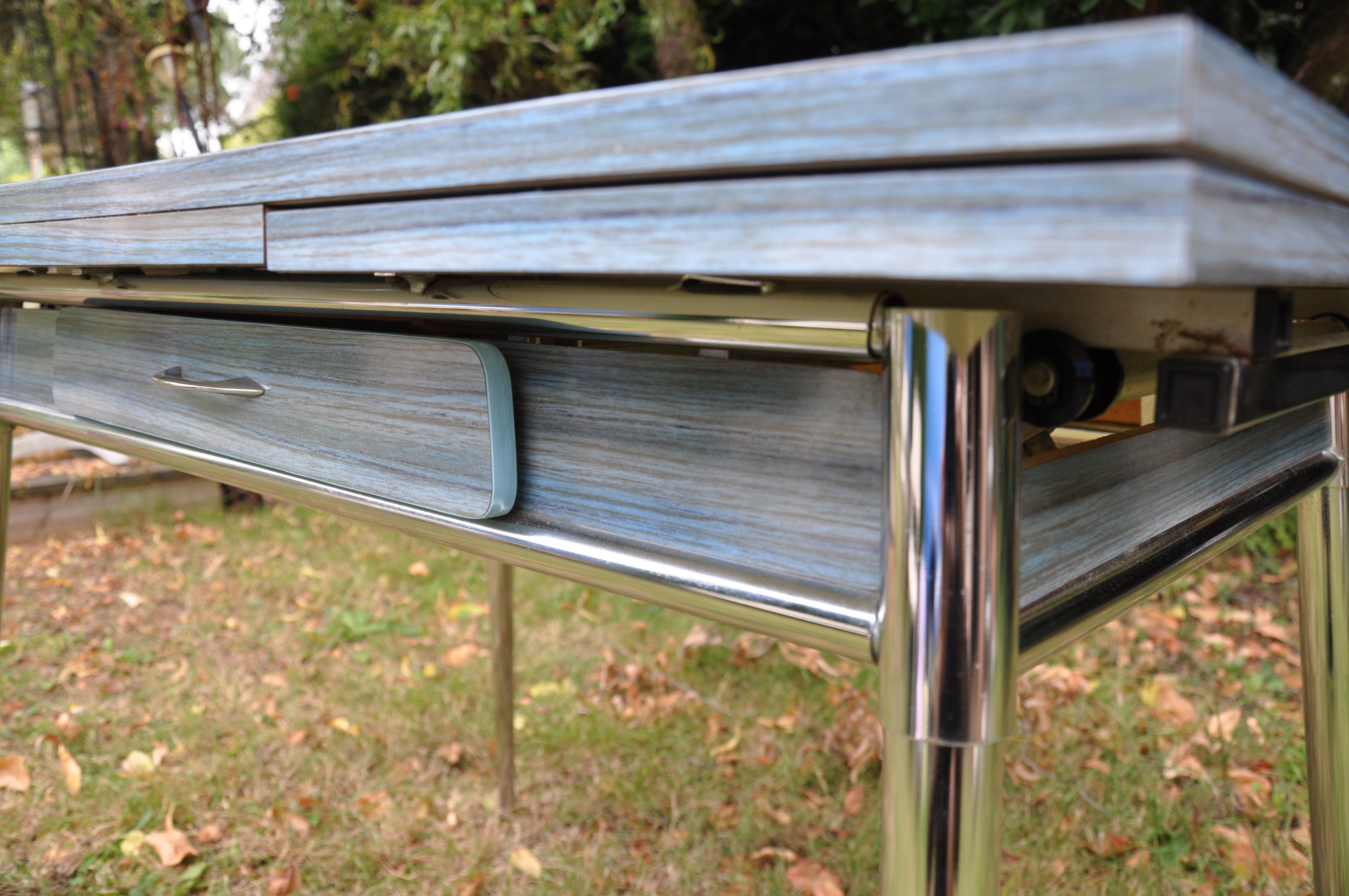Table in formica