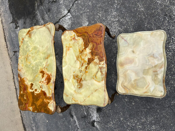 Table basse gigogne onyx et laiton