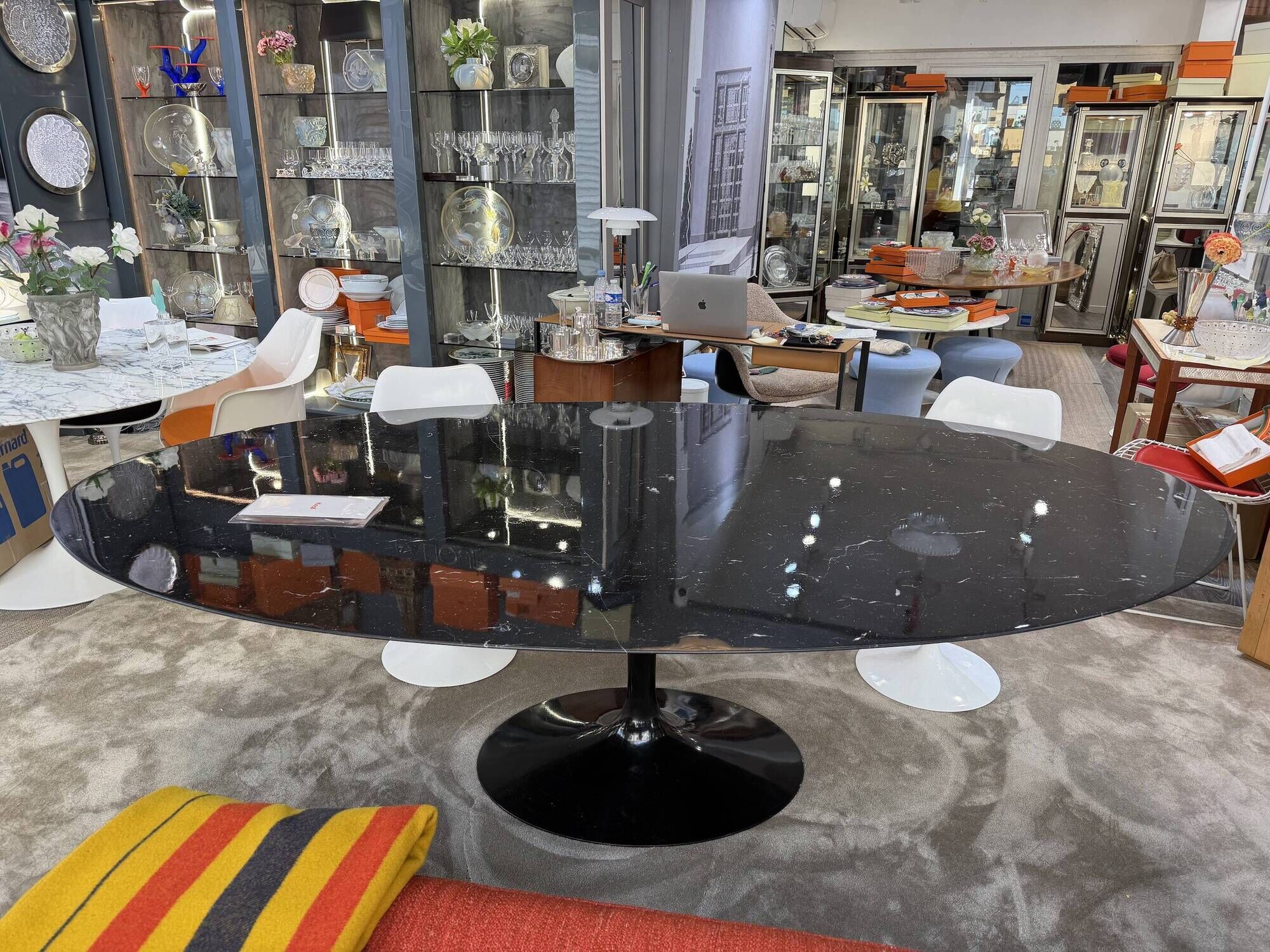 Eero SAARINEN for KNOLL Oval Table "Tulip" Marquina Marble