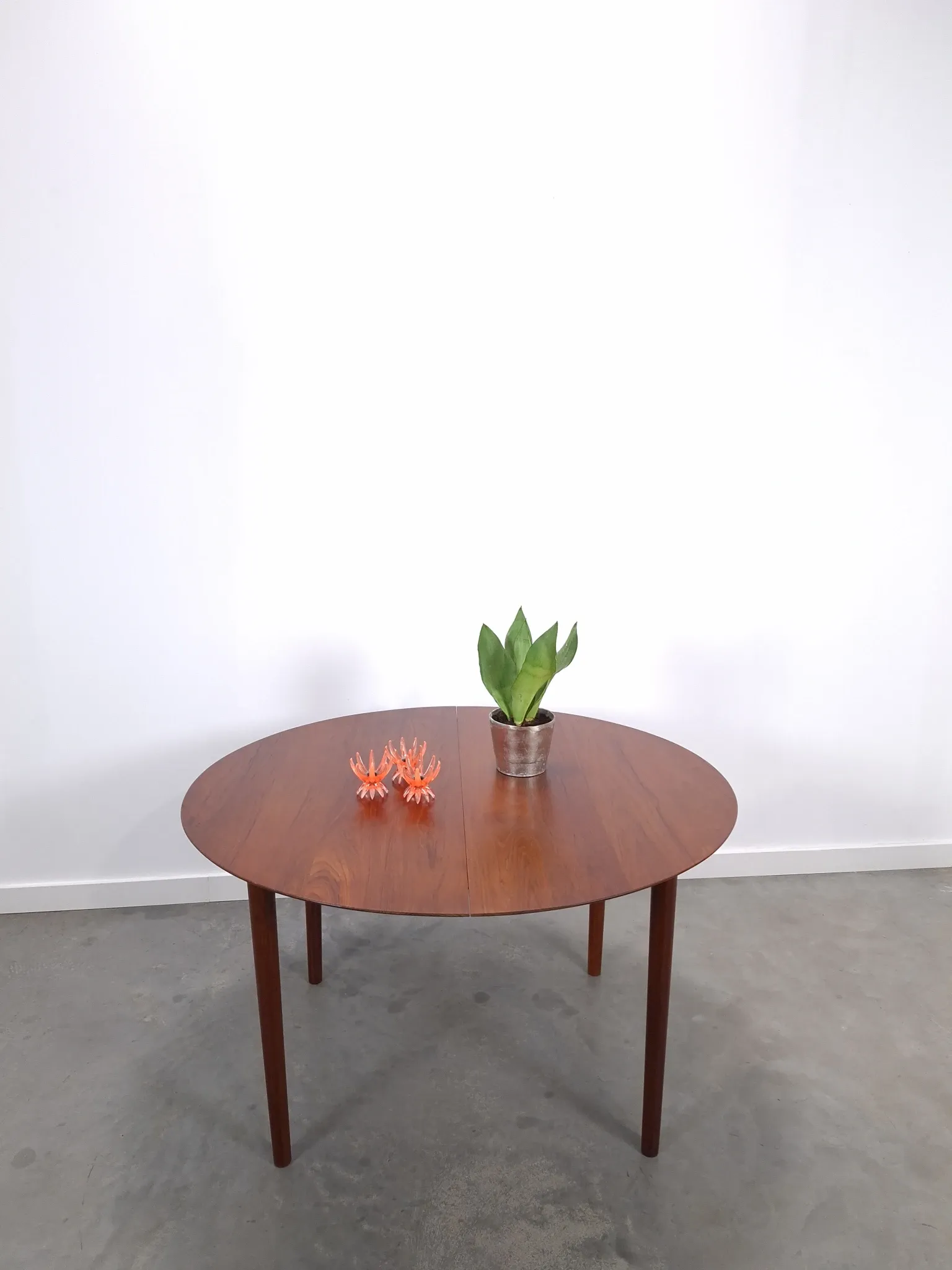 Vintage Danish Søborg Møbelfabrik extendable oval round dining table teak
