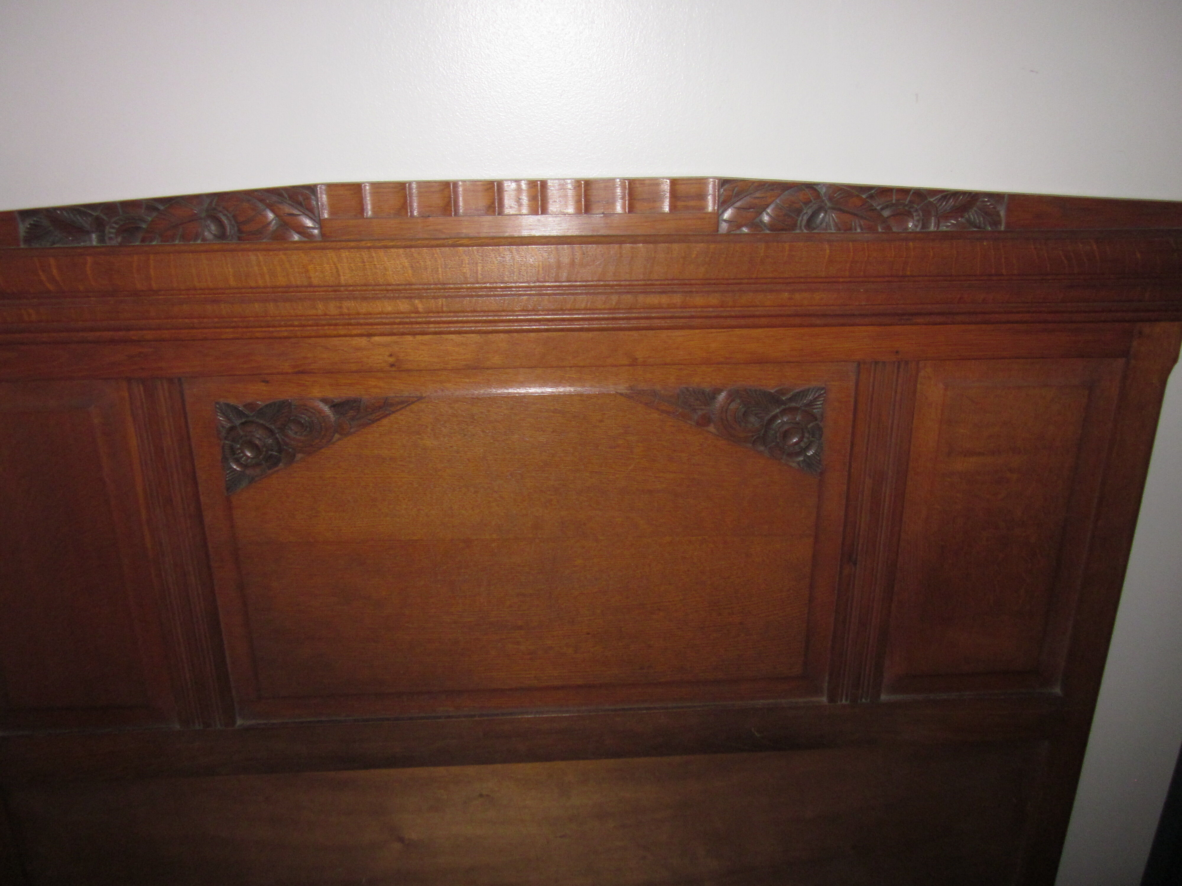 Headboard of the years 1930 in oak