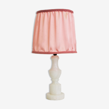 Lampe de table en marbre blanc avec abat-jour rose, 1950