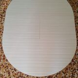 Extendable round formica table