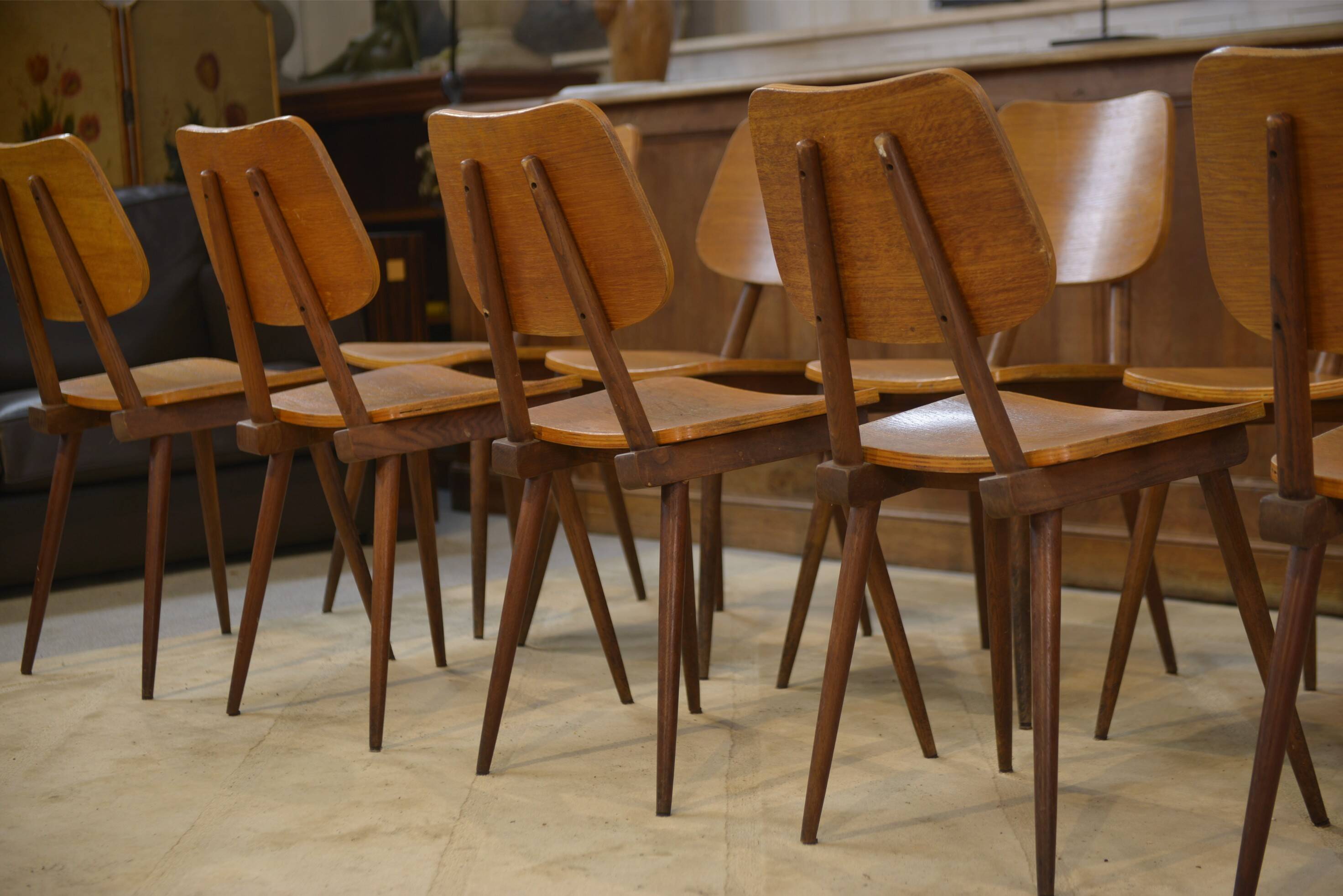 Set of 10 oak chairs from the 1960s.