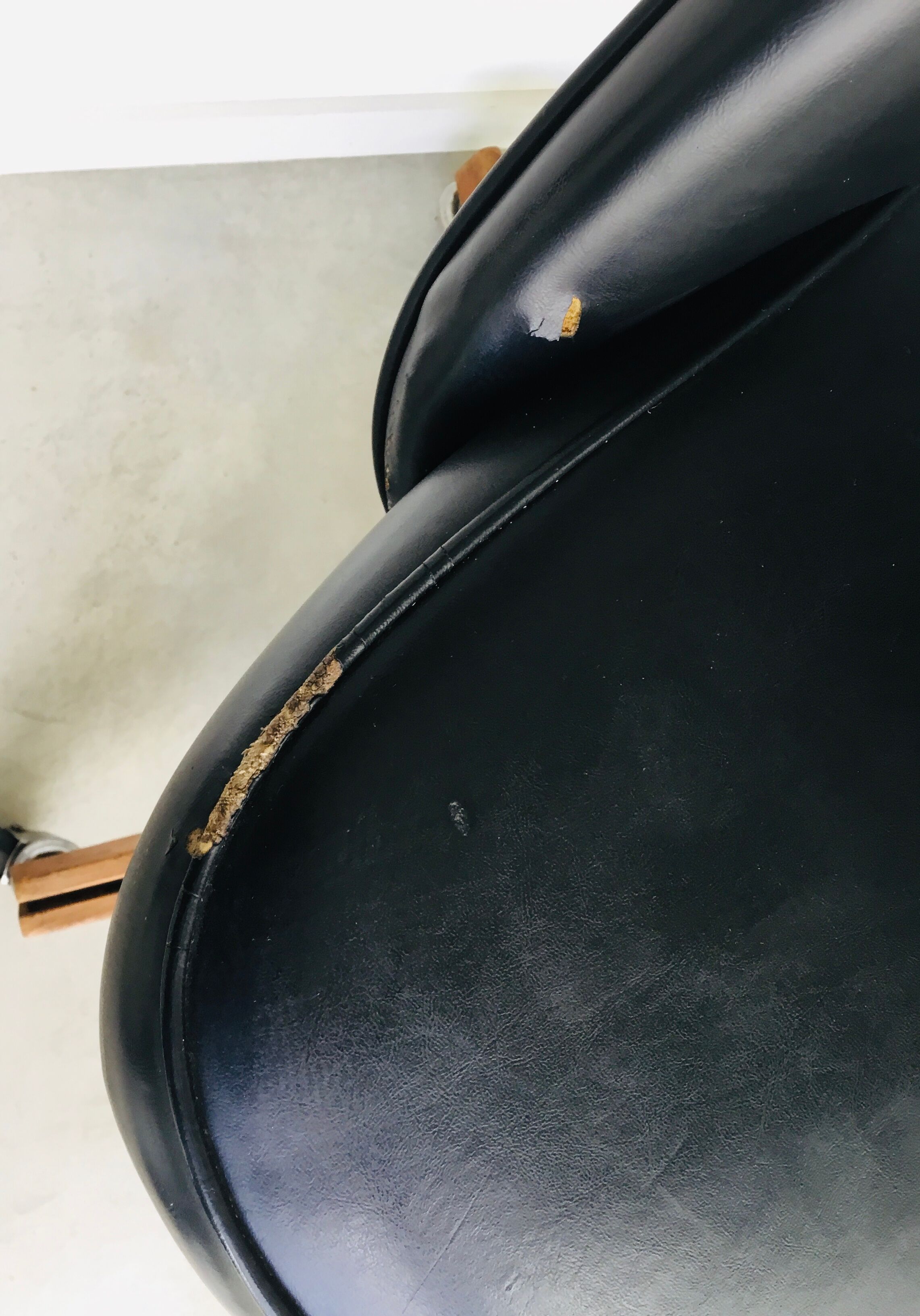 Conference chair with wheels by Eero Saarinen for Knoll International - 1950
