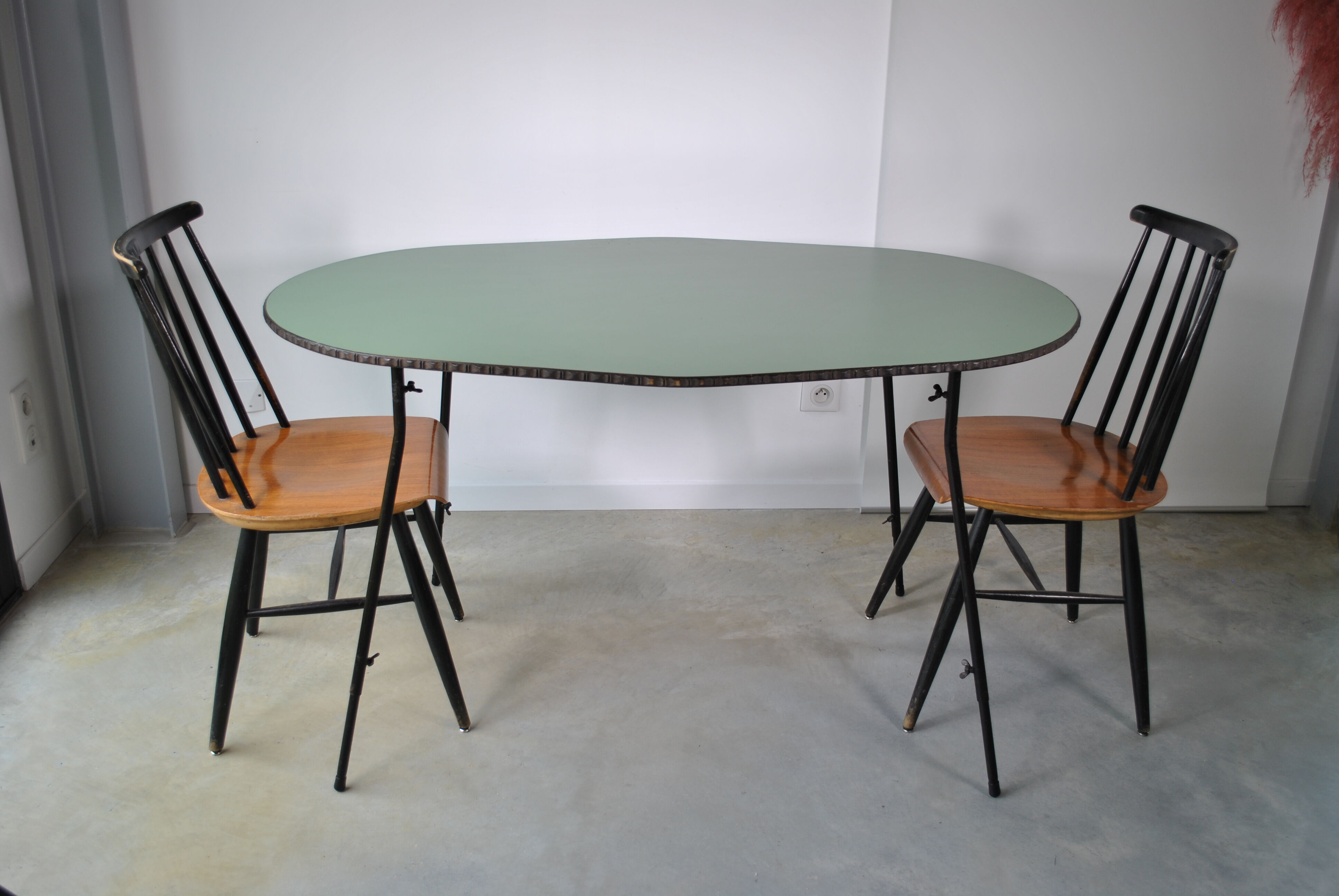 Vintage table adjustable in height 1970