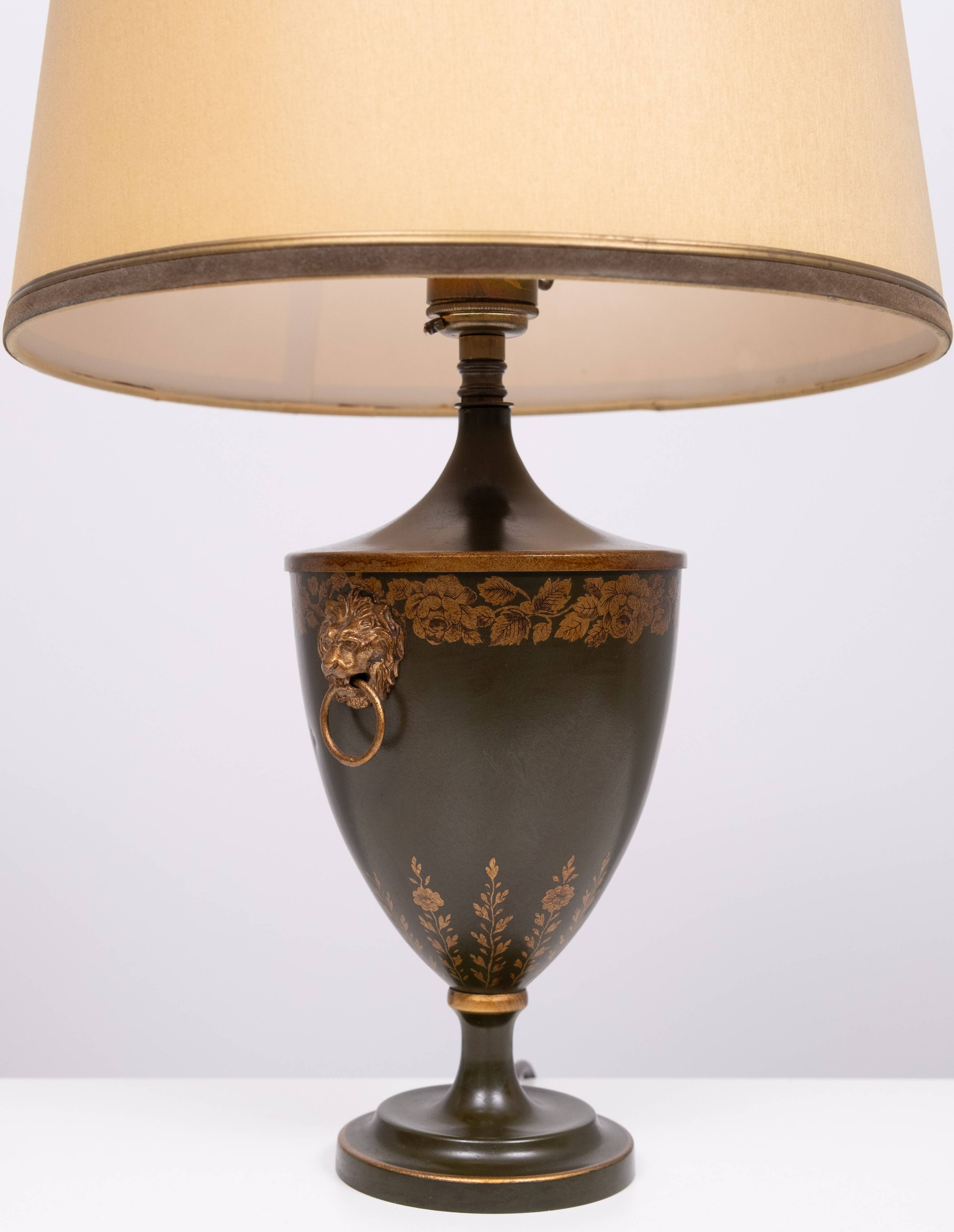 Beautiful metal green-painted tôle table lamp 1960s france