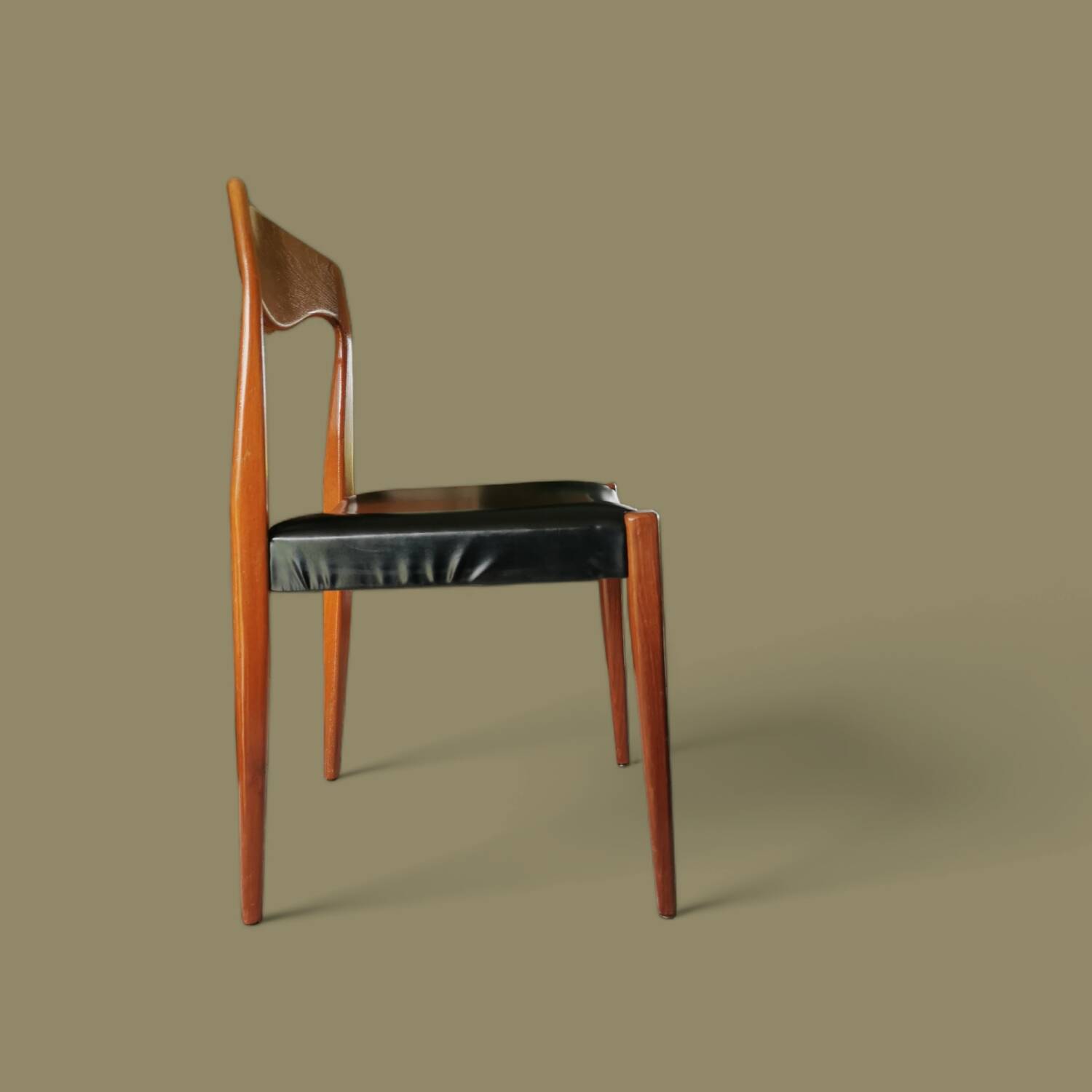 Lot de 5 chaises style Niels Otto Moller