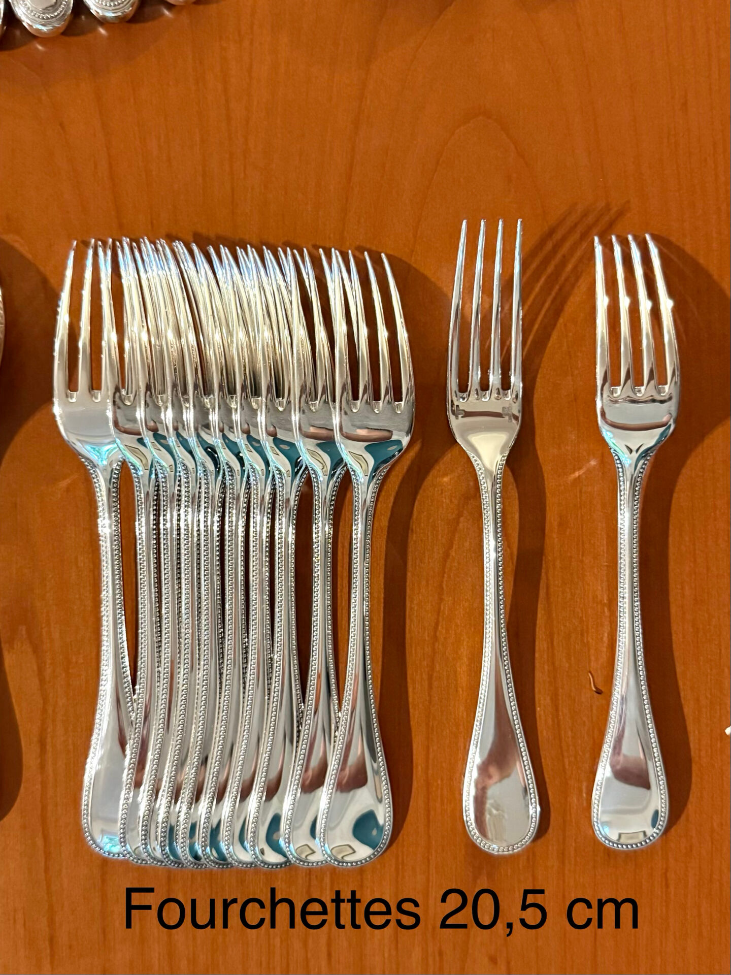 Christofle Perles, 72-piece cutlery set in silver-plated metal, excellent condition.