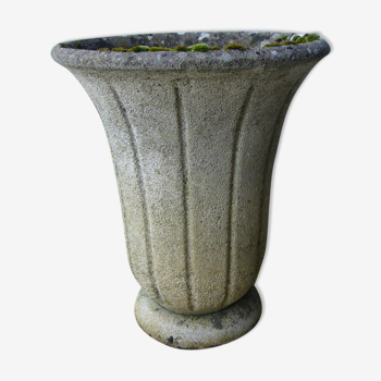 Concrete flower pot forming a timbale