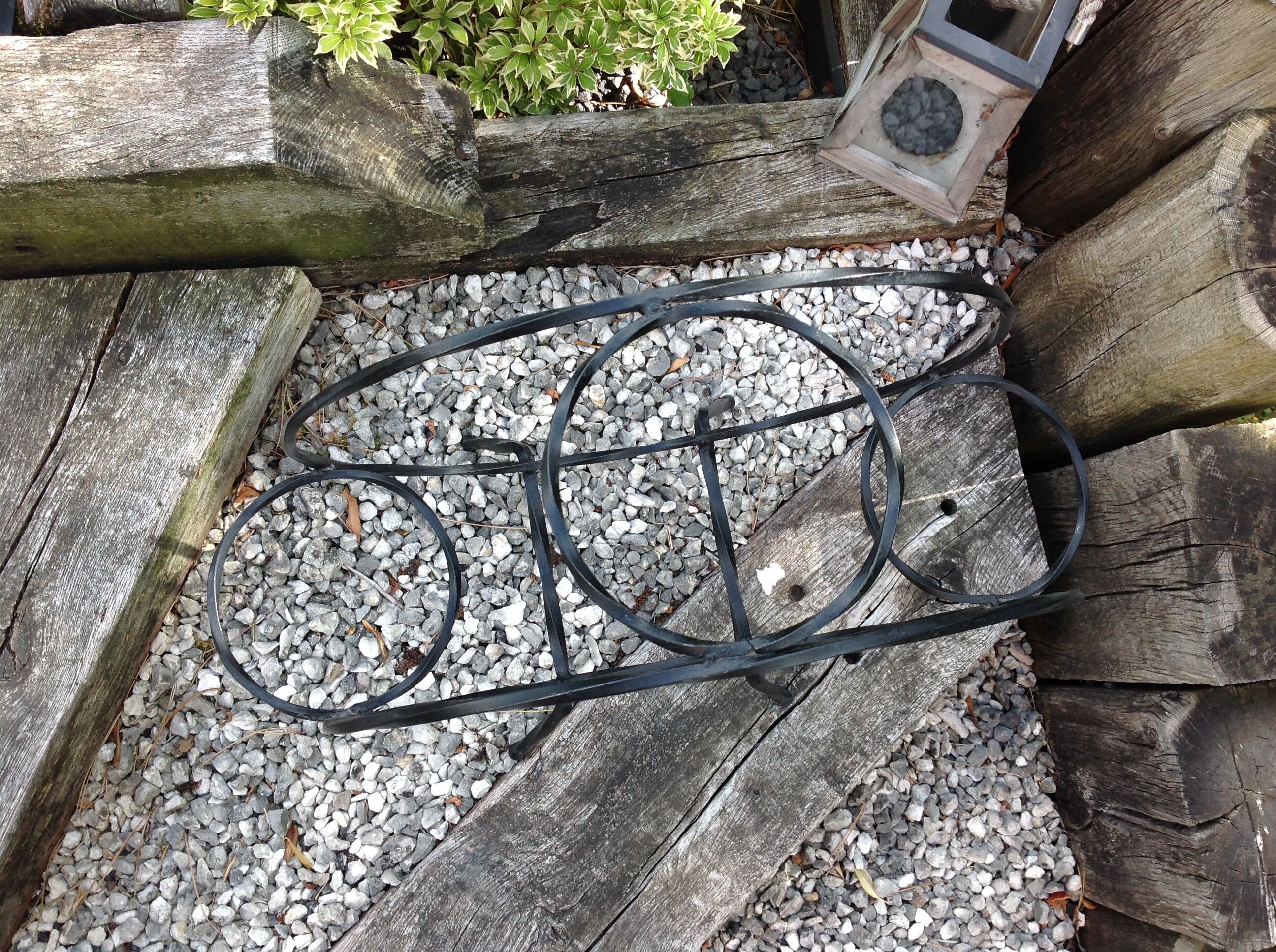 Black wrought iron plant holder 60
