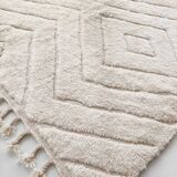 Moroccan Berber carpet Beni Ouarain unbleached with engraved diamonds 305x198cm