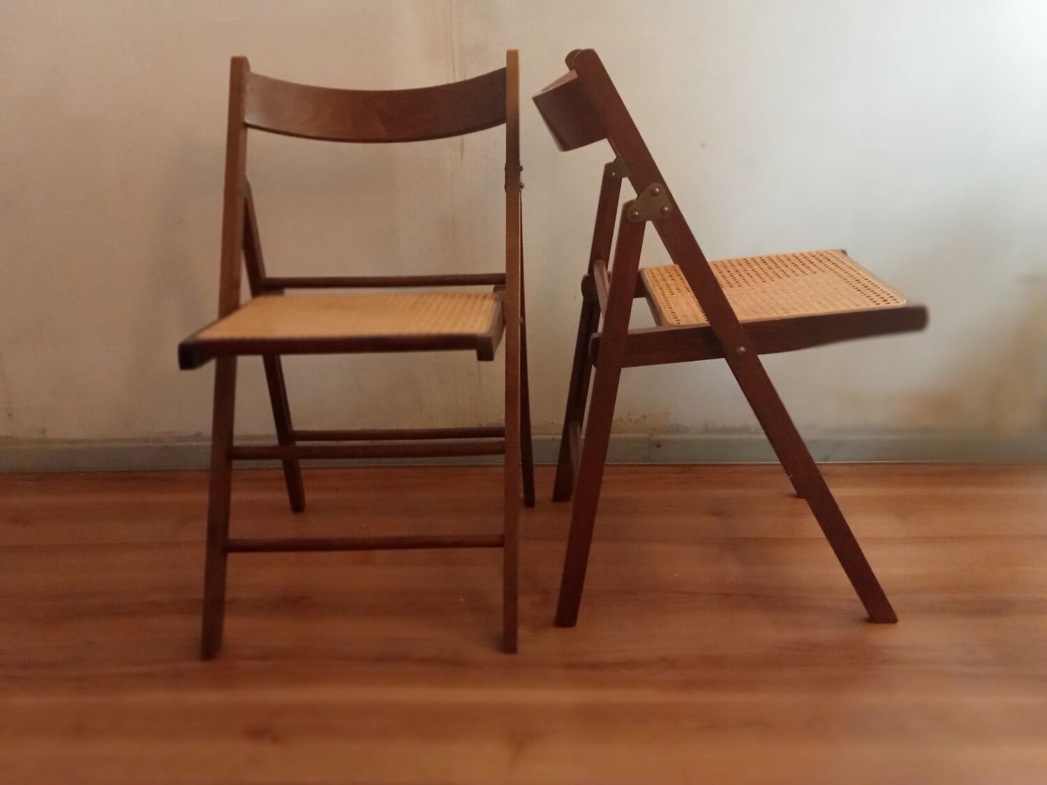Canning folding chairs