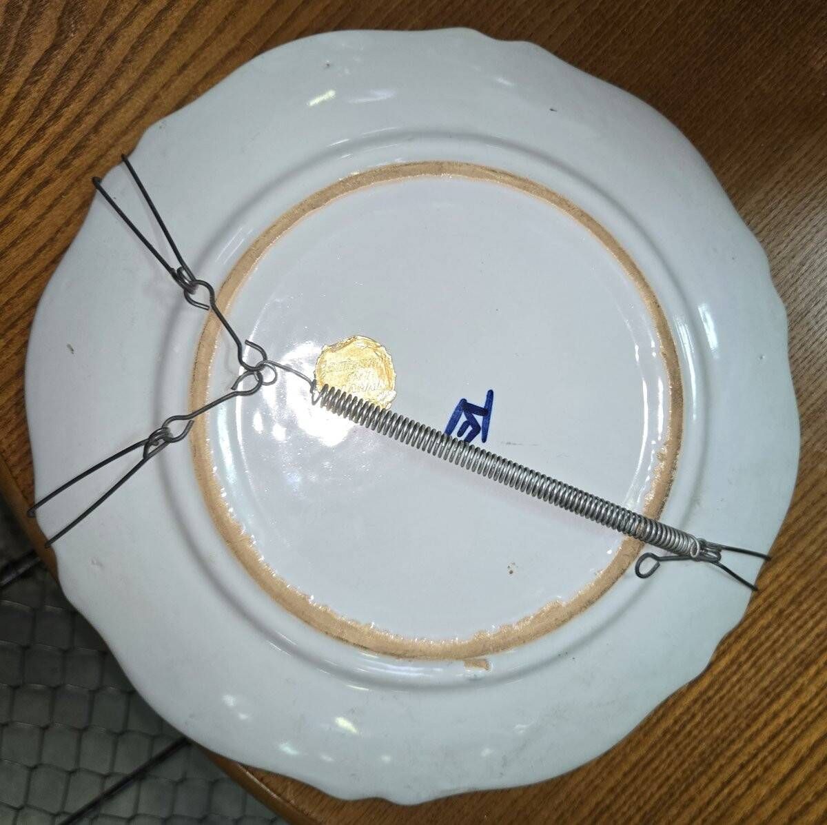 Ceramic dish with Chinese decorations