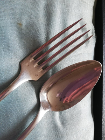 Vintage housewife of 24 covered white metal in their case