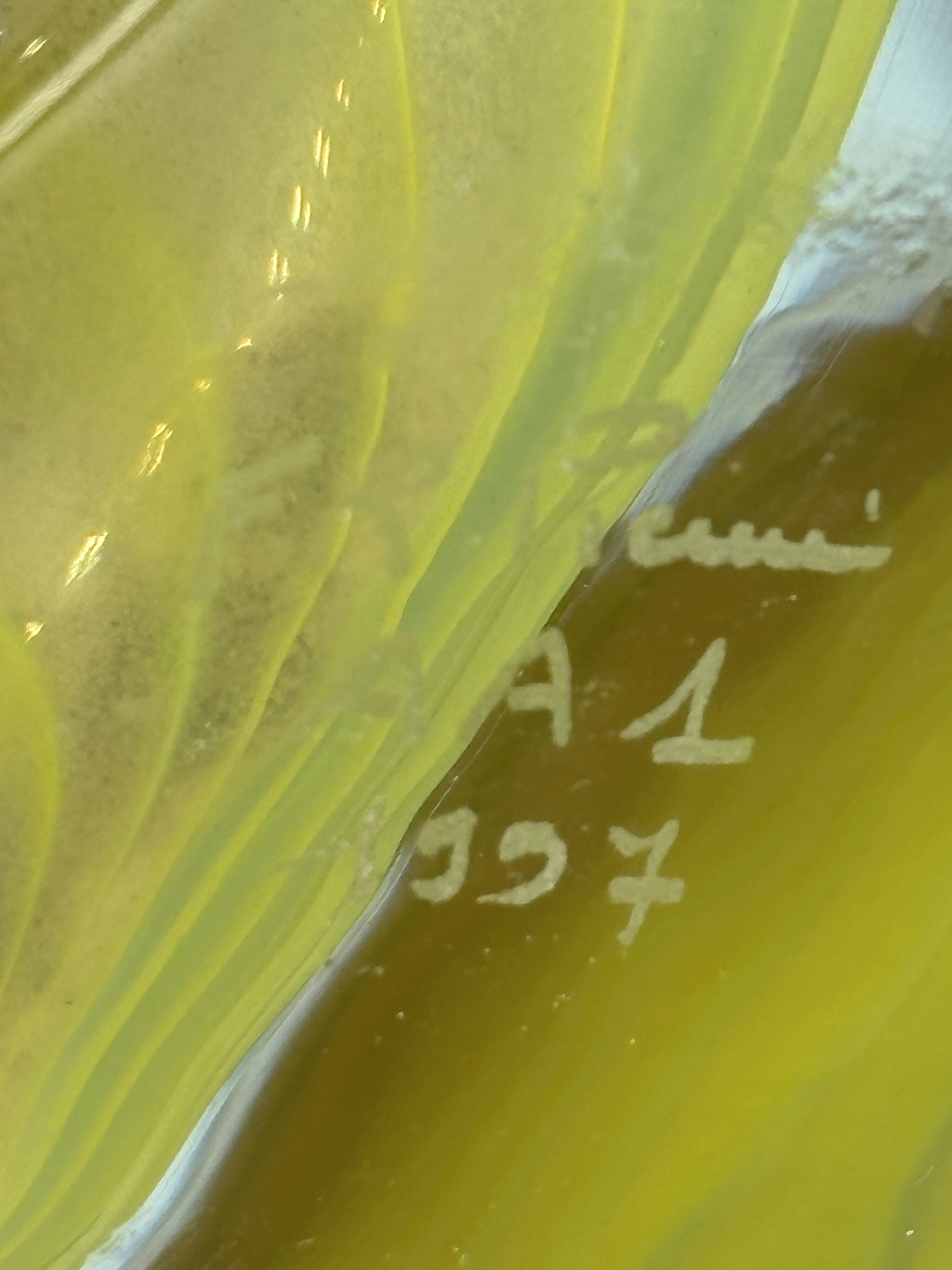Vase Murano jaune signé Robert Pierini