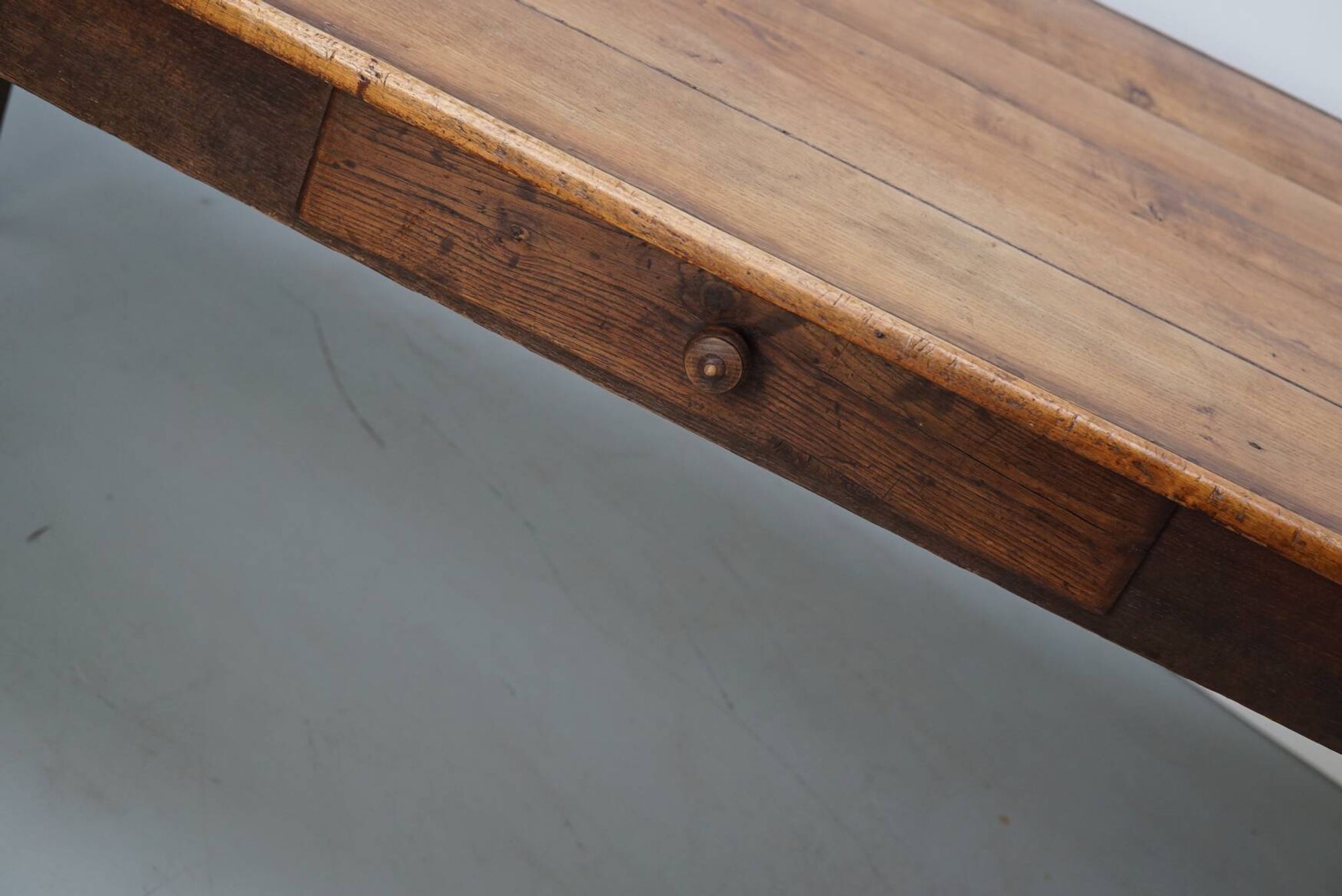 Table à manger en chêne de ferme rustique française du début du 20e siècle