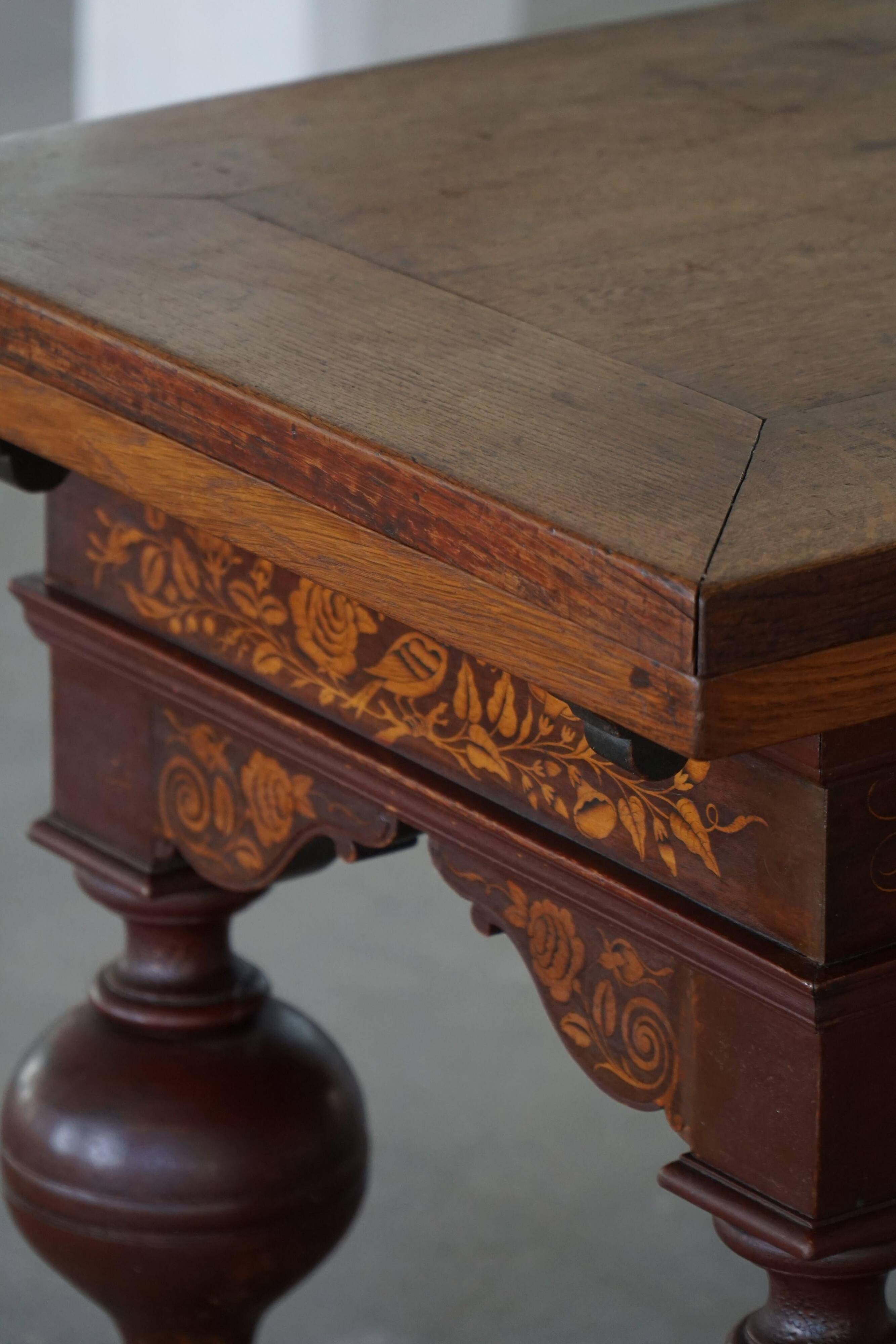 Extendable oak table with marquetry, Baroque, Danish cabinetmaker, 19th century.