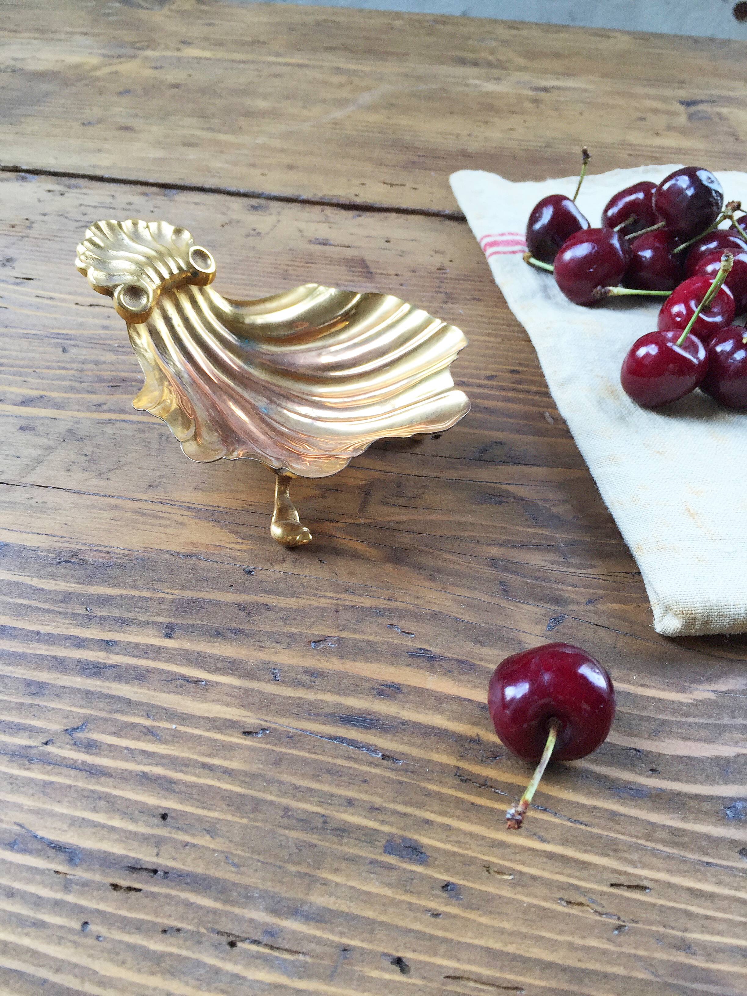 Golden shell ashtray