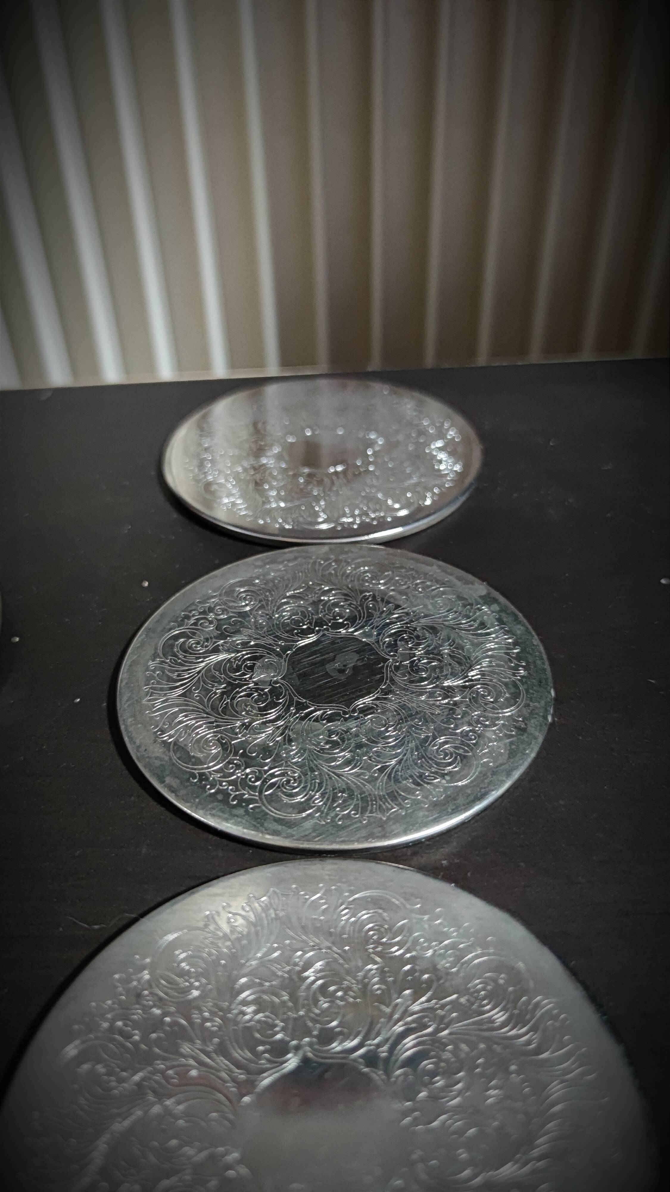 Dessous de verre en métal argenté