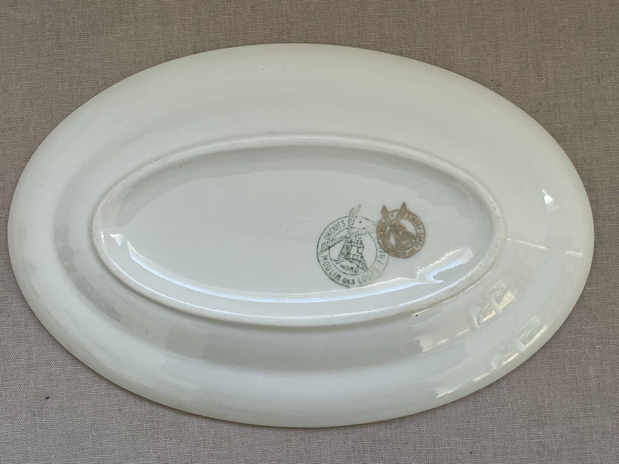 Antique oval plate Moulin des Loups Orchies – grey and gold floral decoration