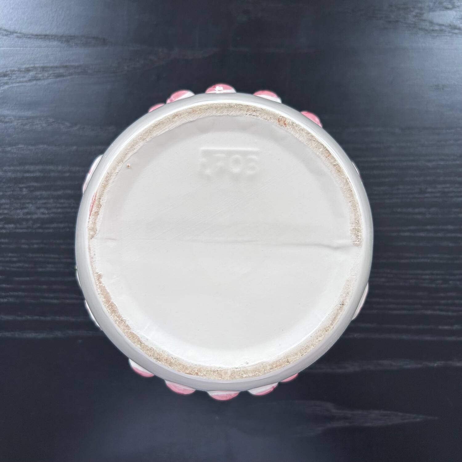 Cherry pot cover in slip