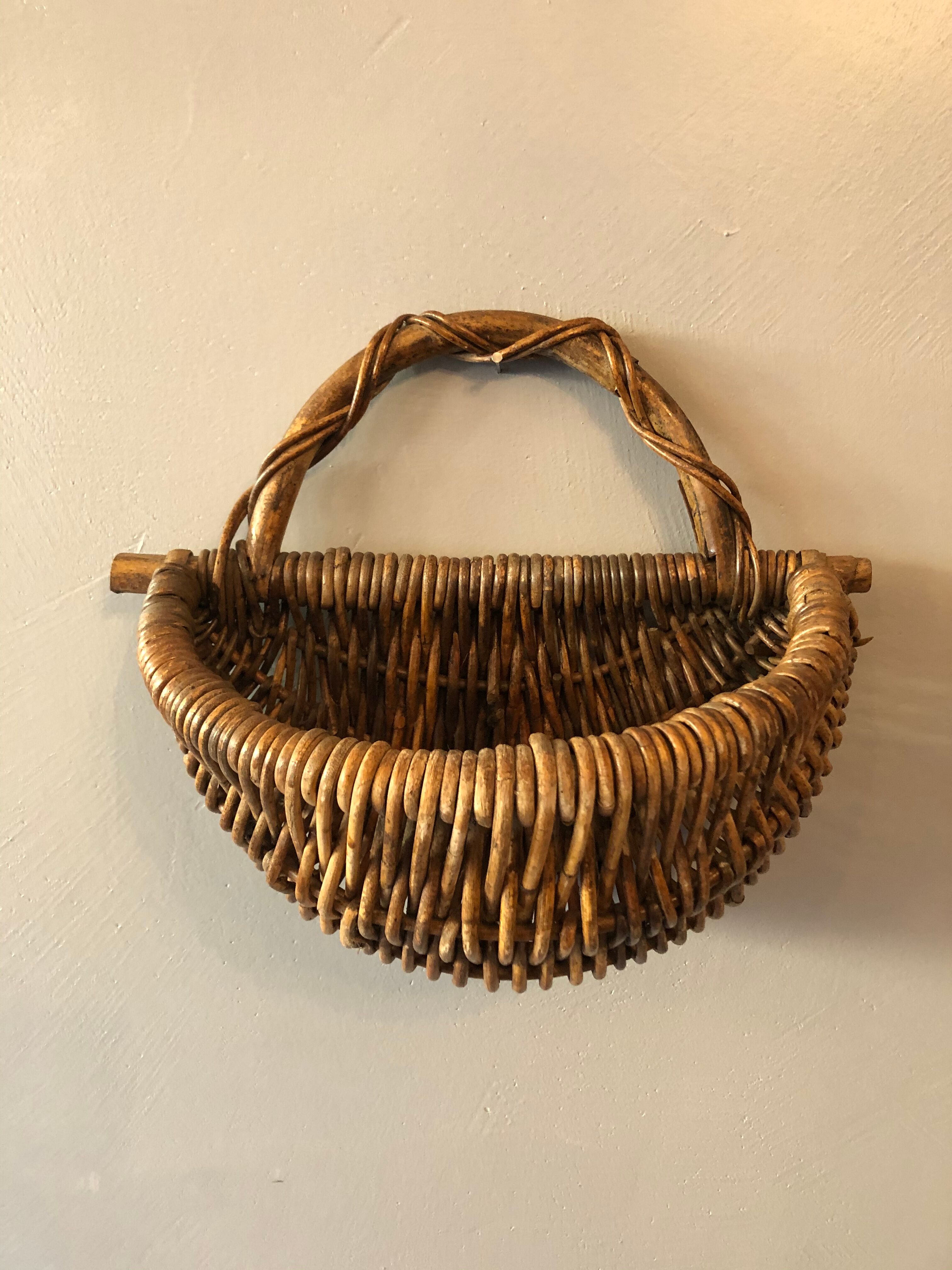 Rattan basket to hang