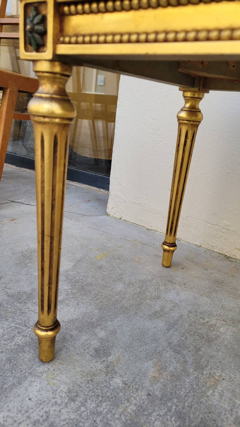 Table basse style Louis XVI en marbre et bois doré