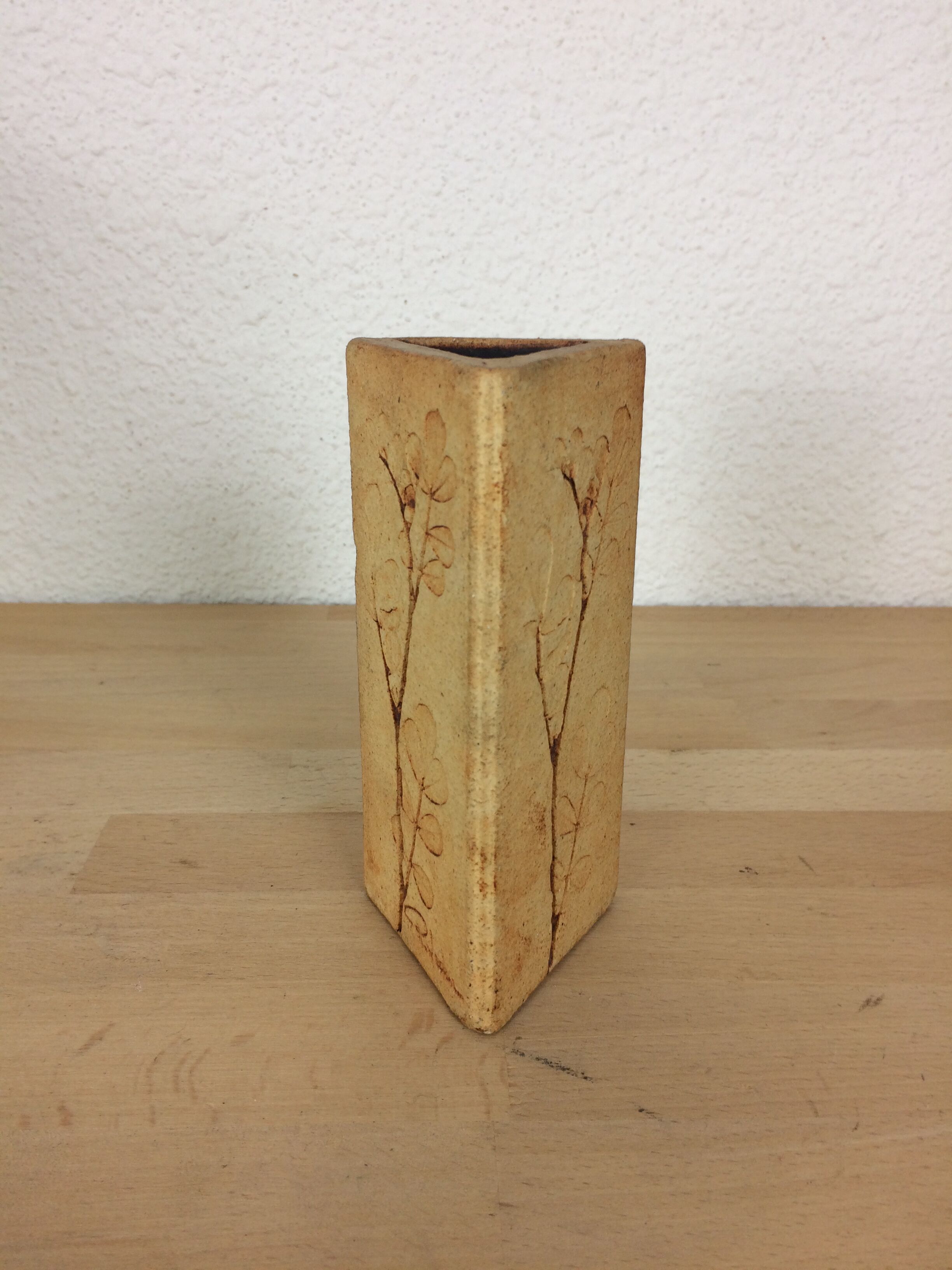 Raymonde Leduc herbarium triangular vase, ceramics