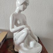 Sculpture de femme en céramique