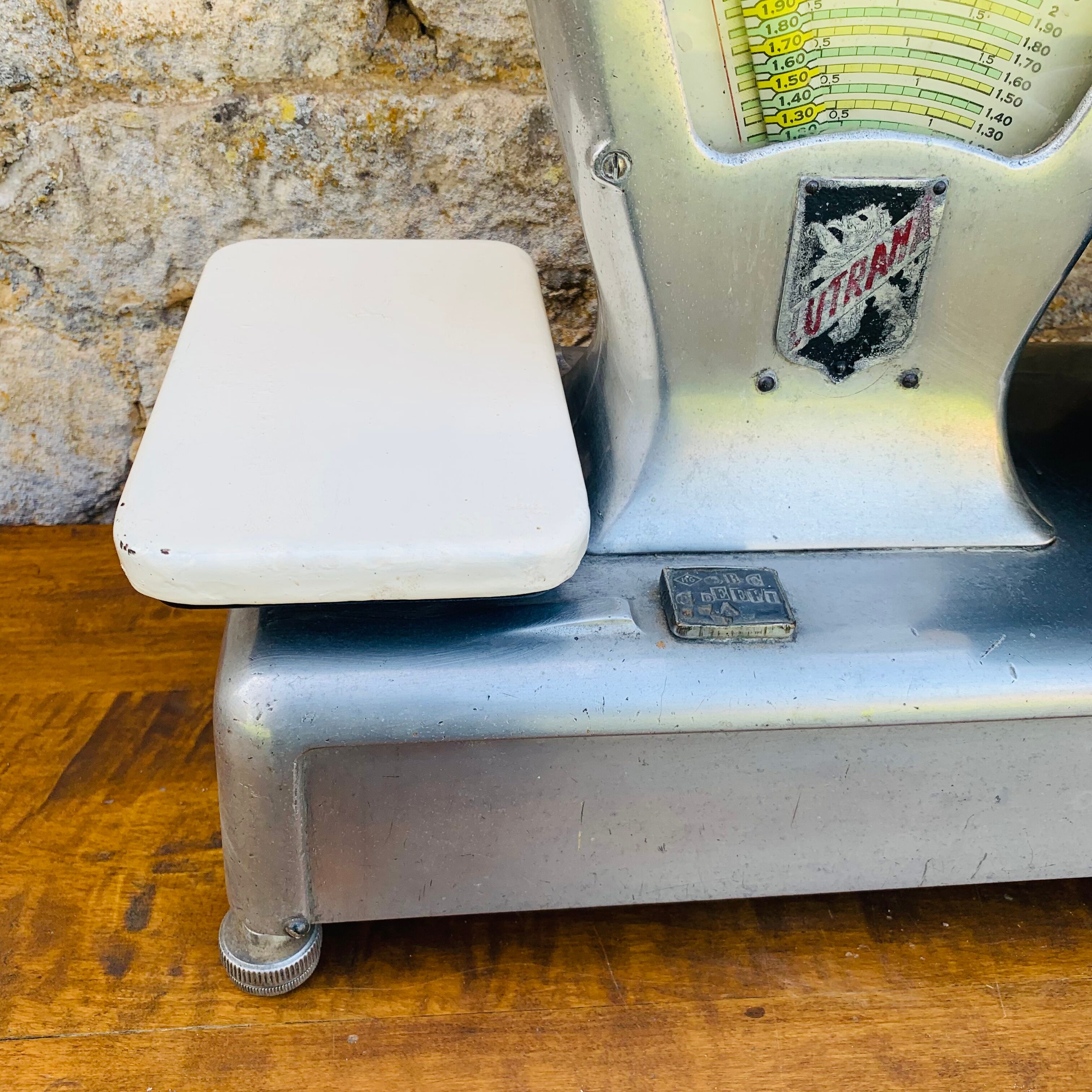 Old Lutrana grocery scale