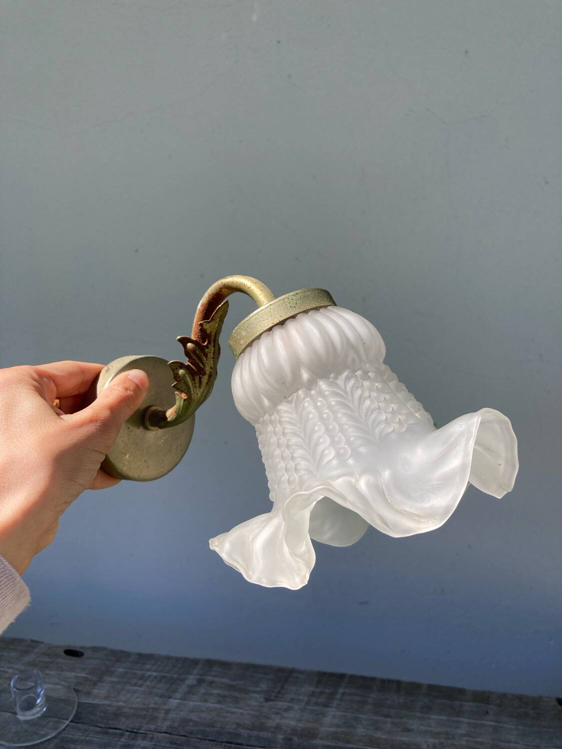 Flower wall lamp in glass paste