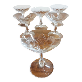6 glasses of vintage crystal champagne