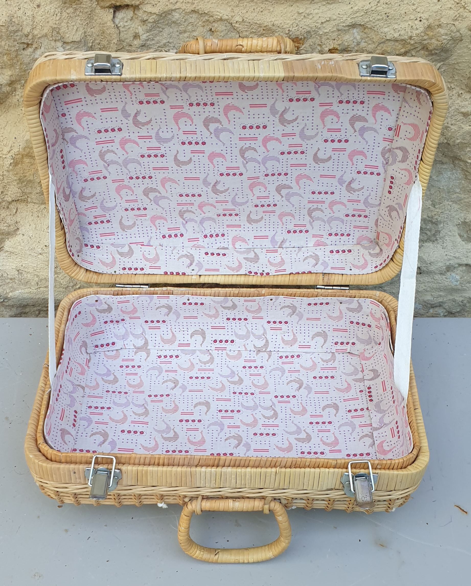 Wicker case, vintage