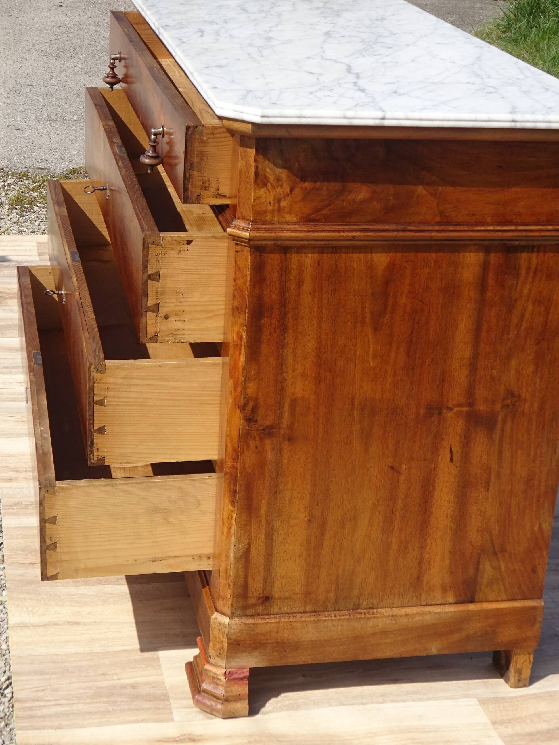 Ancienne commode Louis Philippe en noyer marbre blanc